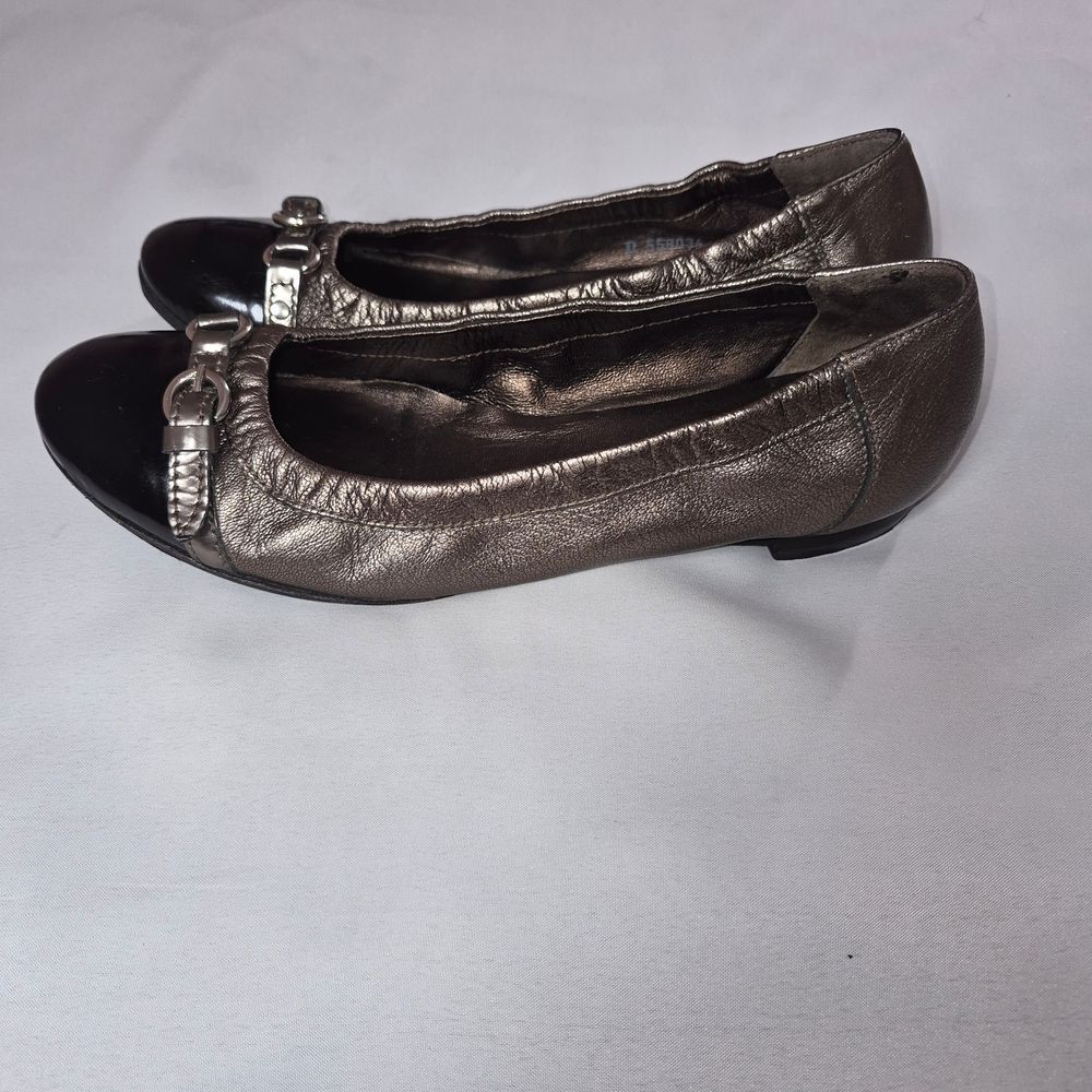 Attilio Giusti Leombruni Metallic and Black Flats - Picture 3 of 7